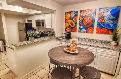 Northeast Heights House | El Altos - An Irvie Home with Summer Pool
