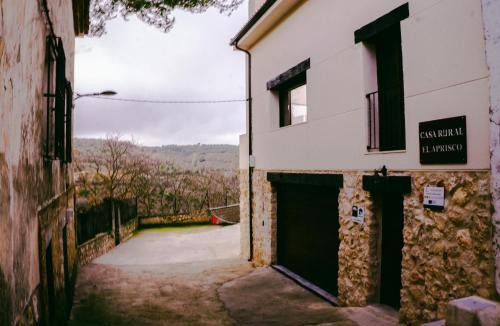 Hueva House | El Aprisco, con piscina climatizada en Hueva-Guadalajara