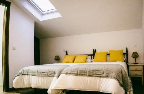 Hueva House | El Aprisco, con piscina climatizada en Hueva-Guadalajara