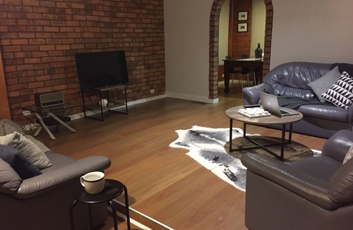 Nunawading House | El Casa Rancho - Explore Melbourne from the leafy east!