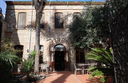 Saint-Hippolyte House | El Castell Embruixat