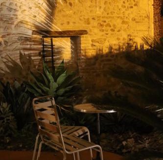 Saint-Hippolyte House | El Castell Embruixat