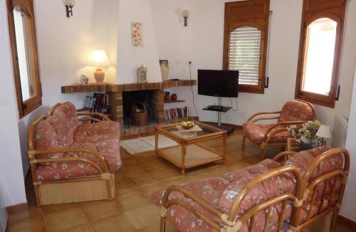Pals Villa | El Castillito