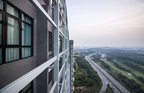 Putrajaya Apartment | El Conezion Penthouse − Top floor | Golf course view | Wi-Fi & Netflix provided