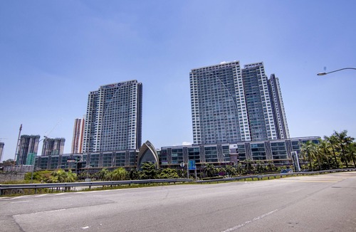 Putrajaya Apartment | El Conezion Penthouse − Top floor | Golf course view | Wi-Fi & Netflix provided