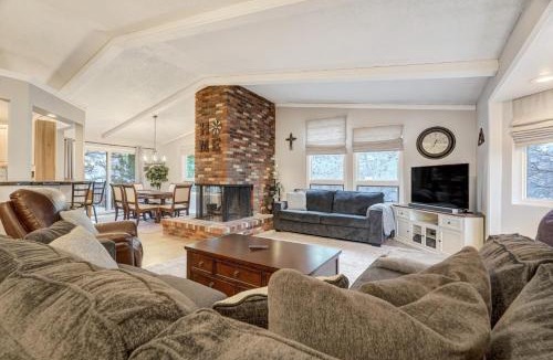 Briargate House | El Dorado- Cozy Retreat-Hot Tub-Upper Level