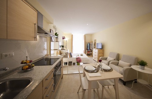 Old Town Apartment | El Faro Apartments in Plaça de la Font Tarragona, Old Town, Sunny