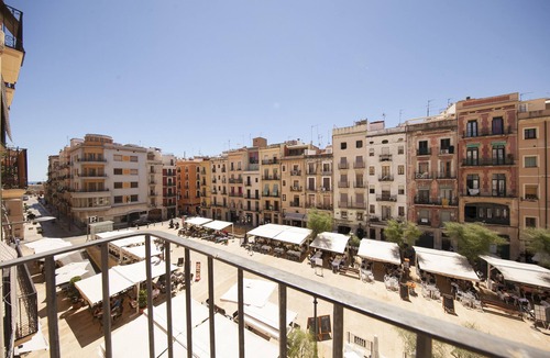 Old Town Apartment | El Faro Apartments in Plaça de la Font Tarragona, Old Town, Sunny