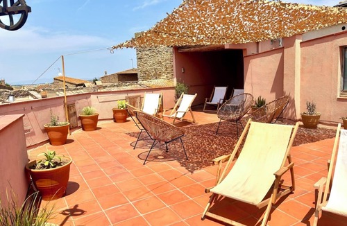 Ullastret Apartment | EL FORT DúLLASTRET. Apartment 1. Studio with King Size bed.