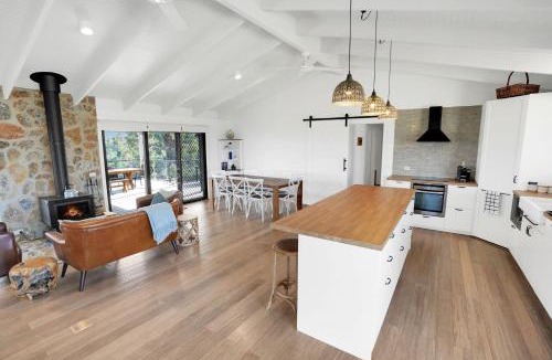 Goughs Bay House | El Gallo Pinto