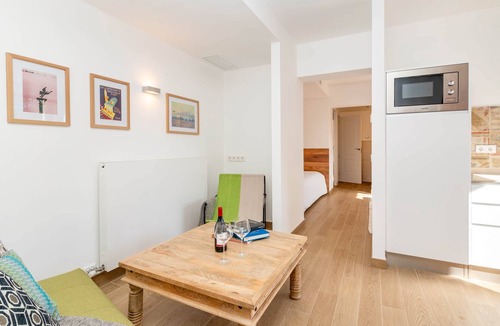Can Ginebre Apartment | El Ginkgo - Spacious apartment in Masia