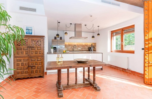 Can Ginebre Apartment | El Huerto - Spacious apartment inside Masia