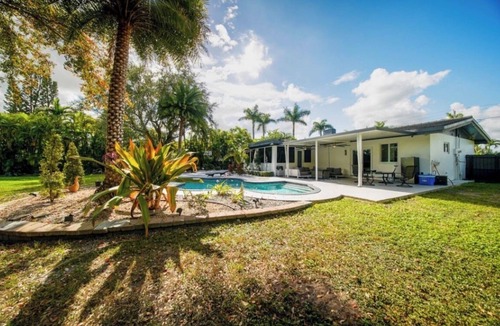Tamiami House | El Laguito