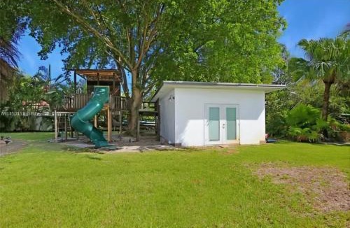 Ludlam Villa | El Laguito