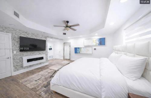 Ludlam Villa | El Laguito