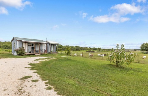 Prairie Lea Apartment | El Olivo - Peaceful Tiny Home + Goats