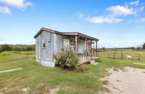 Prairie Lea Apartment | El Olivo - Peaceful Tiny Home + Goats