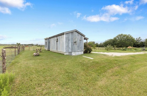 Prairie Lea Apartment | El Olivo - Peaceful Tiny Home + Goats