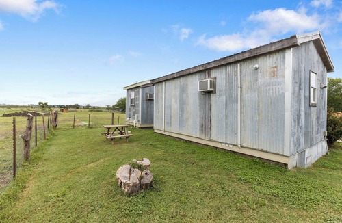 Prairie Lea Apartment | El Olivo - Peaceful Tiny Home + Goats