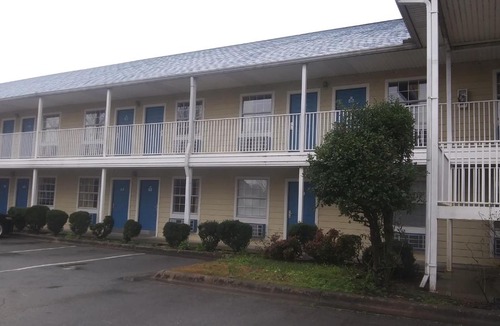 Little Rock Hotel | El Rancho Motel