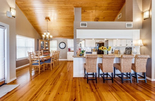Canyon Lake House | "El Rancho Regenia" SPECIAL - Book 3 nights/get 4th night FREE excludes holidays