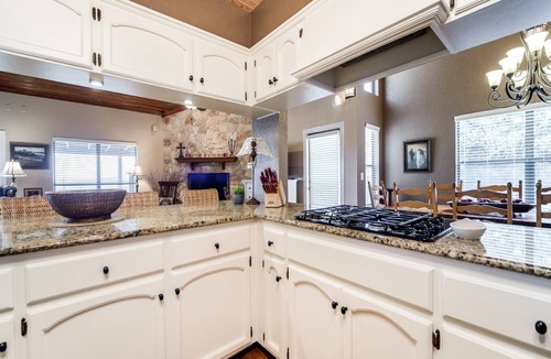 Canyon Lake House | "El Rancho Regenia" SPECIAL - Book 3 nights/get 4th night FREE excludes holidays