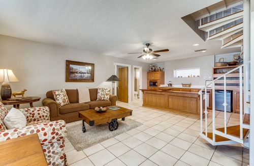 Canyon Lake House | "El Rancho Regenia" SPECIAL - Book 3 nights/get 4th night FREE excludes holidays