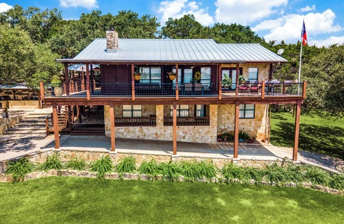 Canyon Lake House | "El Rancho Regenia" SPECIAL - Book 3 nights/get 4th night FREE excludes holidays