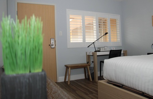 Studio City Hotel | El Royale Gardens Near Universal Studios