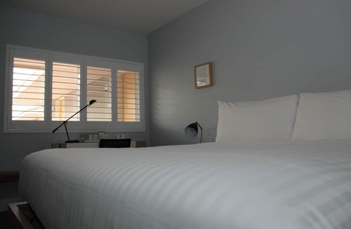 Studio City Hotel | El Royale Gardens Near Universal Studios