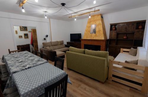 El Real de San Vicente House | El Salón de Arriba