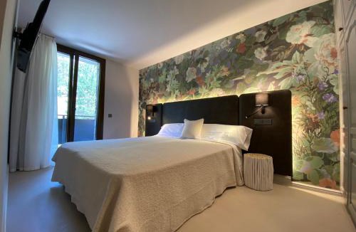 Vilallonga de Ter Hotel | El Serrat De Tregura