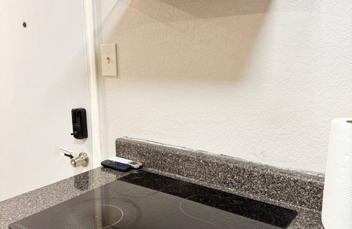 Eastern Division Apartment | El SOL room