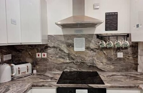 Northampton Apartment | El Tropico at Sunny Waves