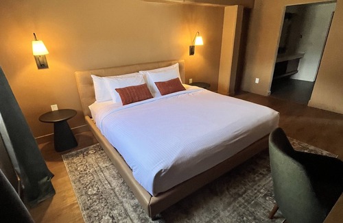 Paradise Hills Civic Hotel | El Verde Inn
