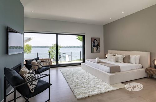 Barrie Cottage | Elaborate 5 bed 7 bath Luxury Cottage on Lake Simcoe! Five Star Resort! Sunset!