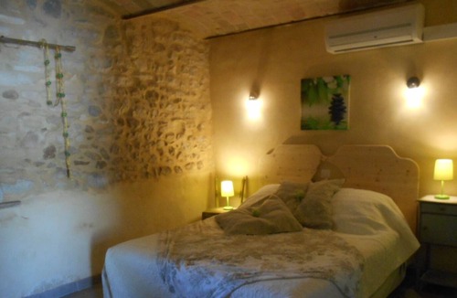 Allegre Les Fumades Apartment | Elaia