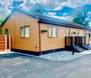 York House | Elder Cabin with Hot Tub