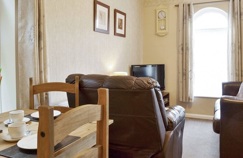 Cayton Cottage | Eldin Hall Cottage 1 - UK2483