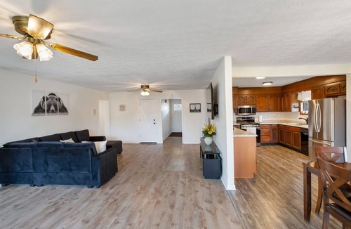 Castalian Springs House | Eleanor's Haven - 3br Ranch style home w/pool table