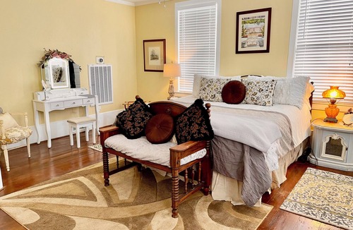 Montgomery Bed & Breakfast | Eleanor- the 170 year old marvel.