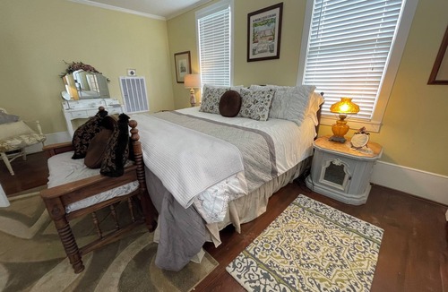 Montgomery Bed & Breakfast | Eleanor- the 170 year old marvel.