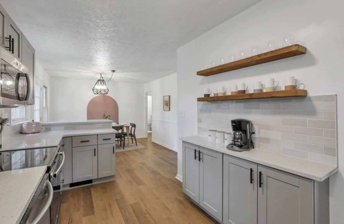 Westerville House | Electric Ave. - 3 BDR and Hot Tub