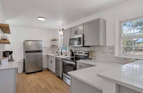 Westerville House | Electric Ave. - 3 BDR and Hot Tub