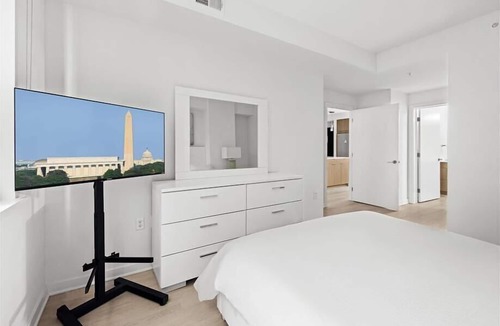 NoMa Hotel | Electric Car Charging Available! nr Capitol 2BR w/Parking