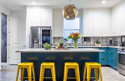 East Cesar Chavez Cottage | Electric Disco Den 6 Min Walk to Rainey St