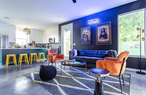 East Cesar Chavez Cottage | Electric Disco Den 6 Min Walk to Rainey St