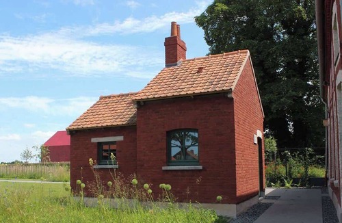 Bruay-la-Buissiere House | Electricians - 21 People