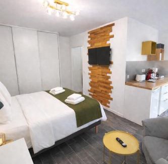 Le Bourget Apartment | Elegance - 15 min Paris, Gare & CDG
