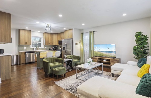 Arlington Heights House | Elegance: 4BR - 2 BT NEW Modern Ranch w/2 Living Rooms